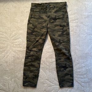 Gap true skinny high rise camo jeans